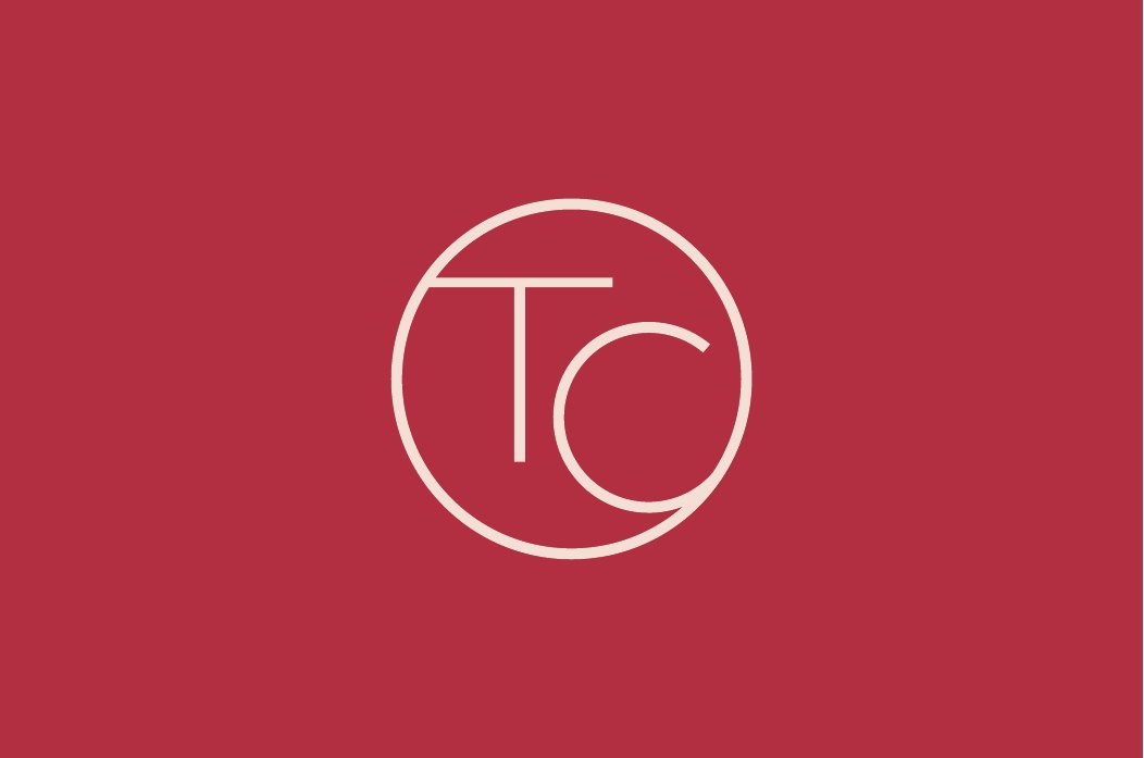 Recto de la carte de visite&nbsp;: symbole TC beige sur fond rouge